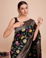 Women Floral Print Saree - Image 5