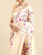 Women Floral Print Saree with Contrast Border - Image 4